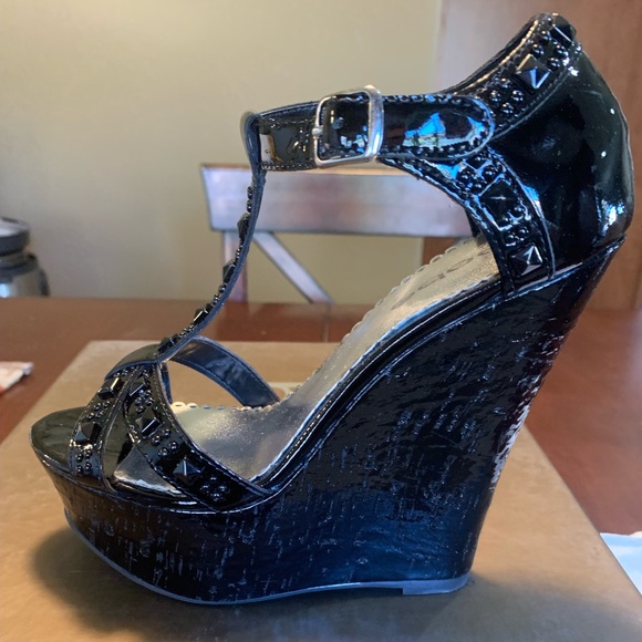 Bebe size 5 wedge - Picture 4 of 6